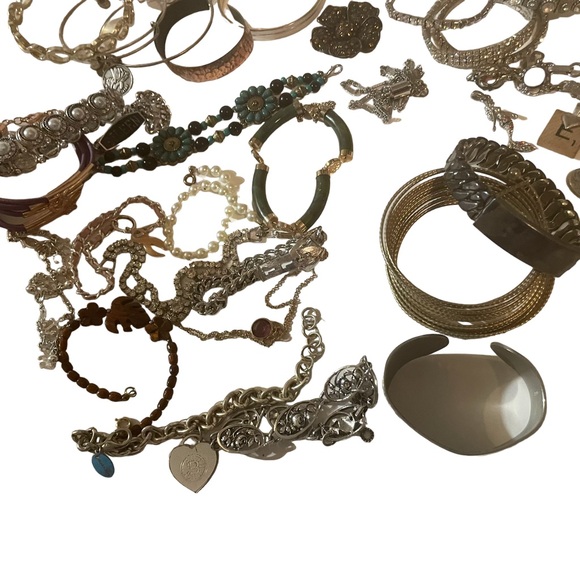 Vintage Mixed Jewelry Bundle Reseller Lot. Beautiful Pieces With Lots of Sparkle - Picture 5 of 6